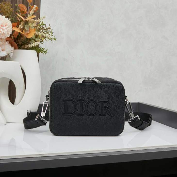 Picture of Dior Mens Bags _SKUfw239336380fw